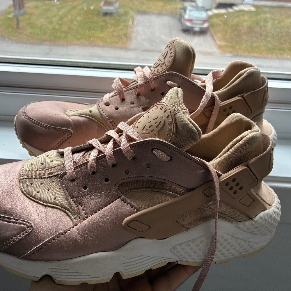 NIKE air huarache run ROSE GOLDA